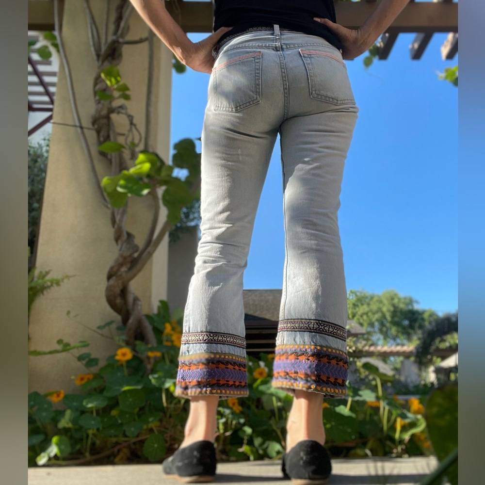 Vintage Guess Embroidered Capri Jeans